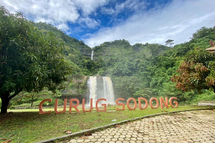 Curug Sodong, Surga Tersembunyi di Geopark Ciletuh Sukabumi