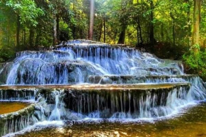 Keindahan Semolon, Air Terjun Panas di Rimba Hutan Kalimantan